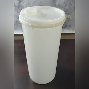 Vintage Tupperware Handolier #261 48oz Pitcher Drink Mug Flip Lid Seal